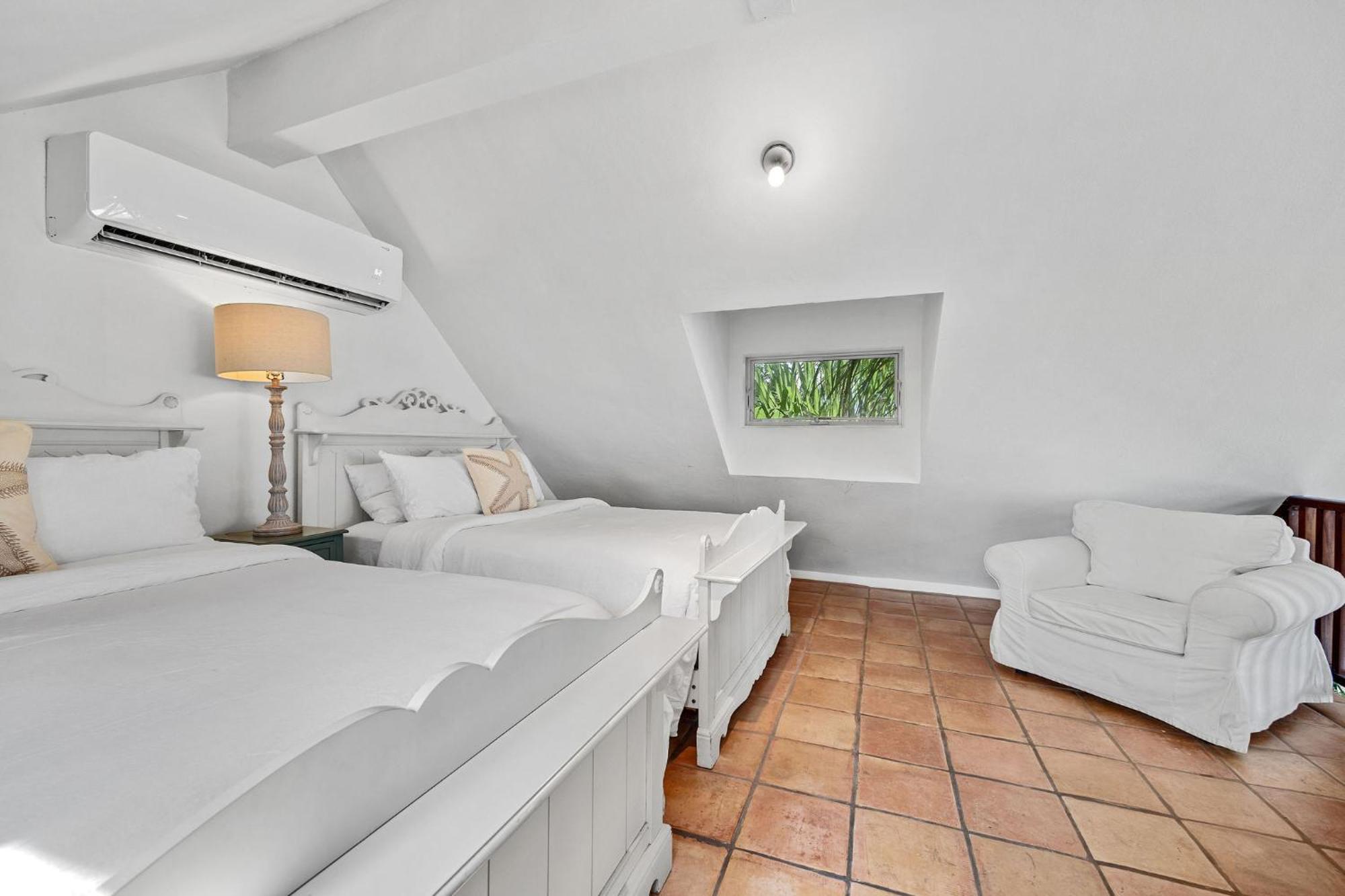Tres Sirenas Beach Inn Rincon Ngoại thất bức ảnh